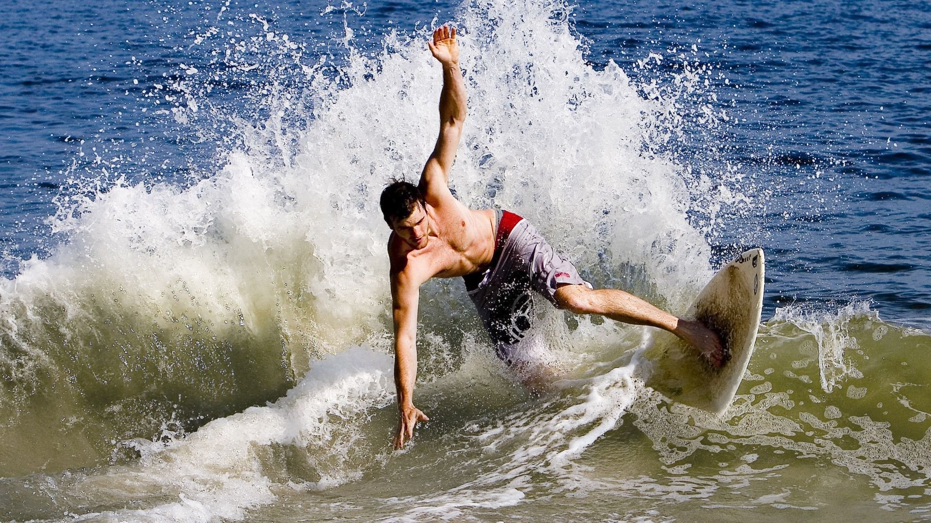 F1品牌合作:跨界联名的新潮流,f1都有哪些品牌